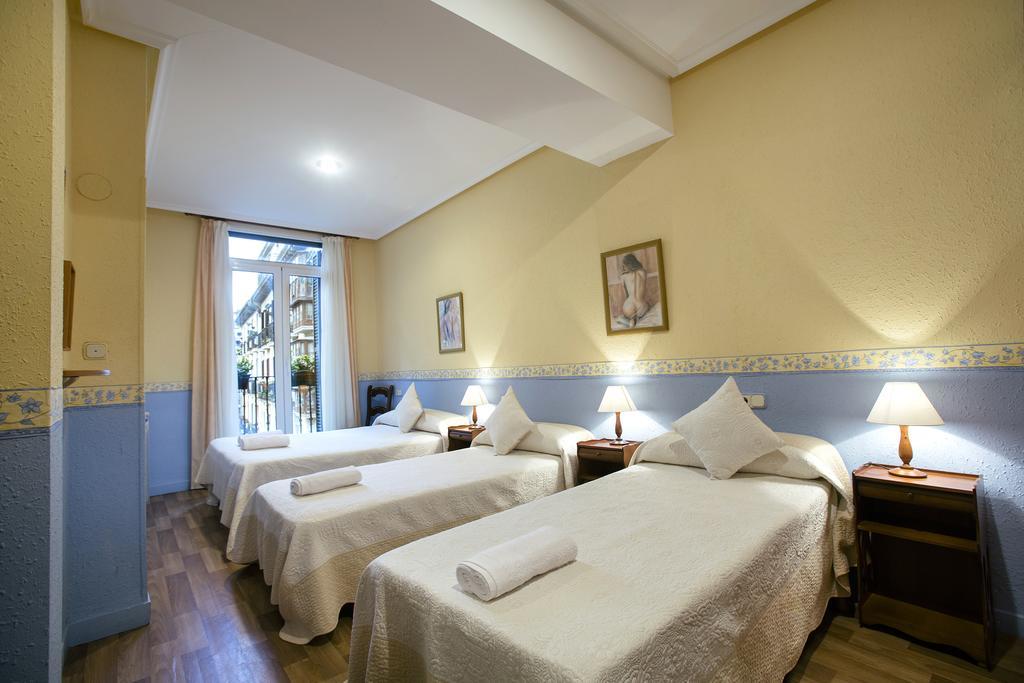 Pension Ibai San Sebastián Zimmer foto